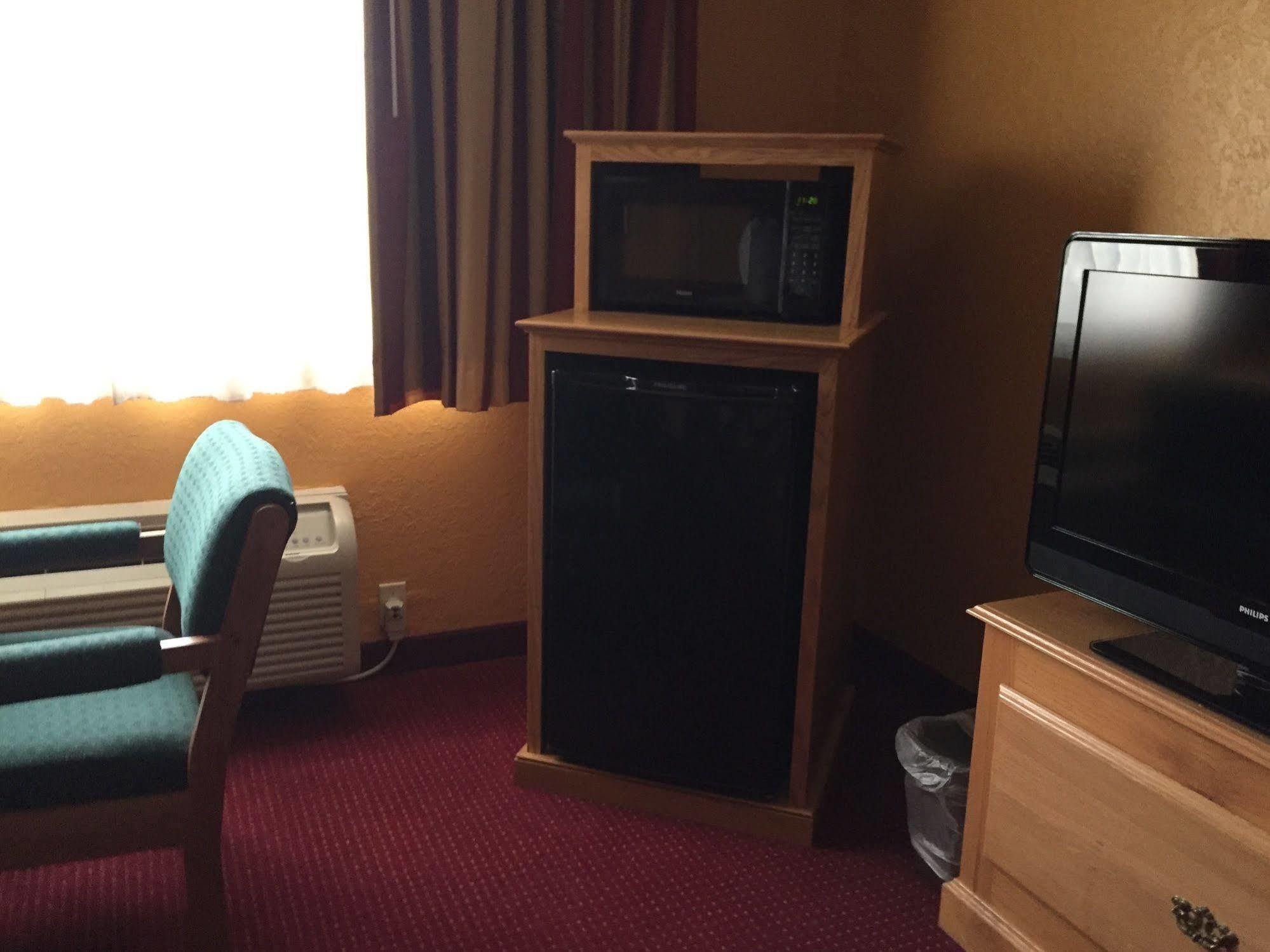Parkfield Inn - Clinton Екстер'єр фото