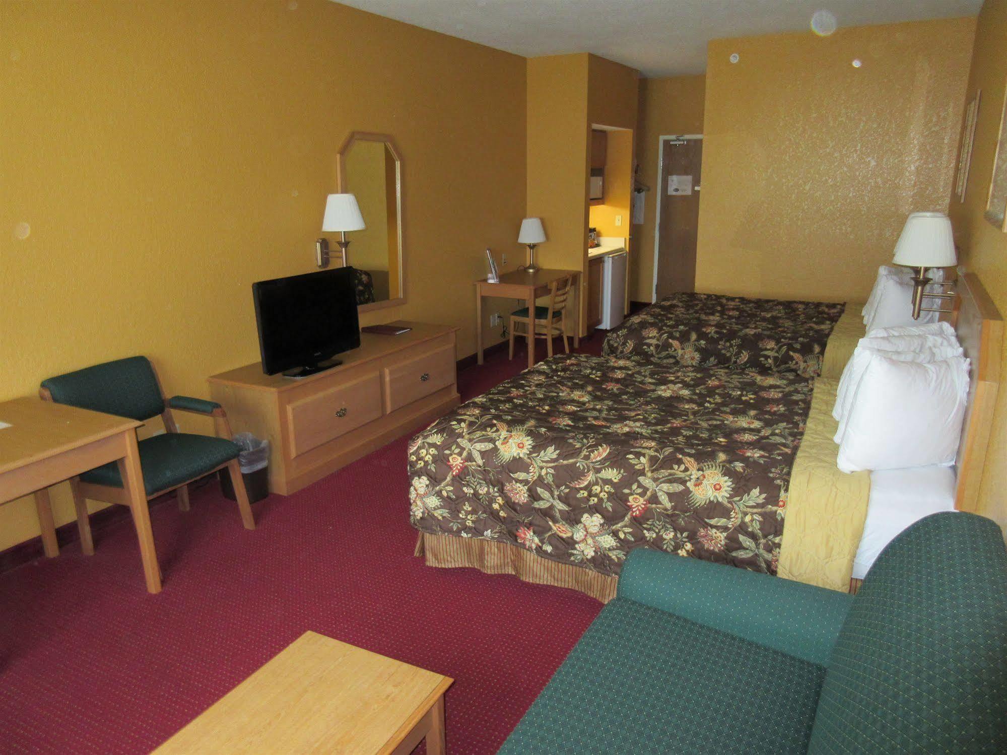 Parkfield Inn - Clinton Екстер'єр фото