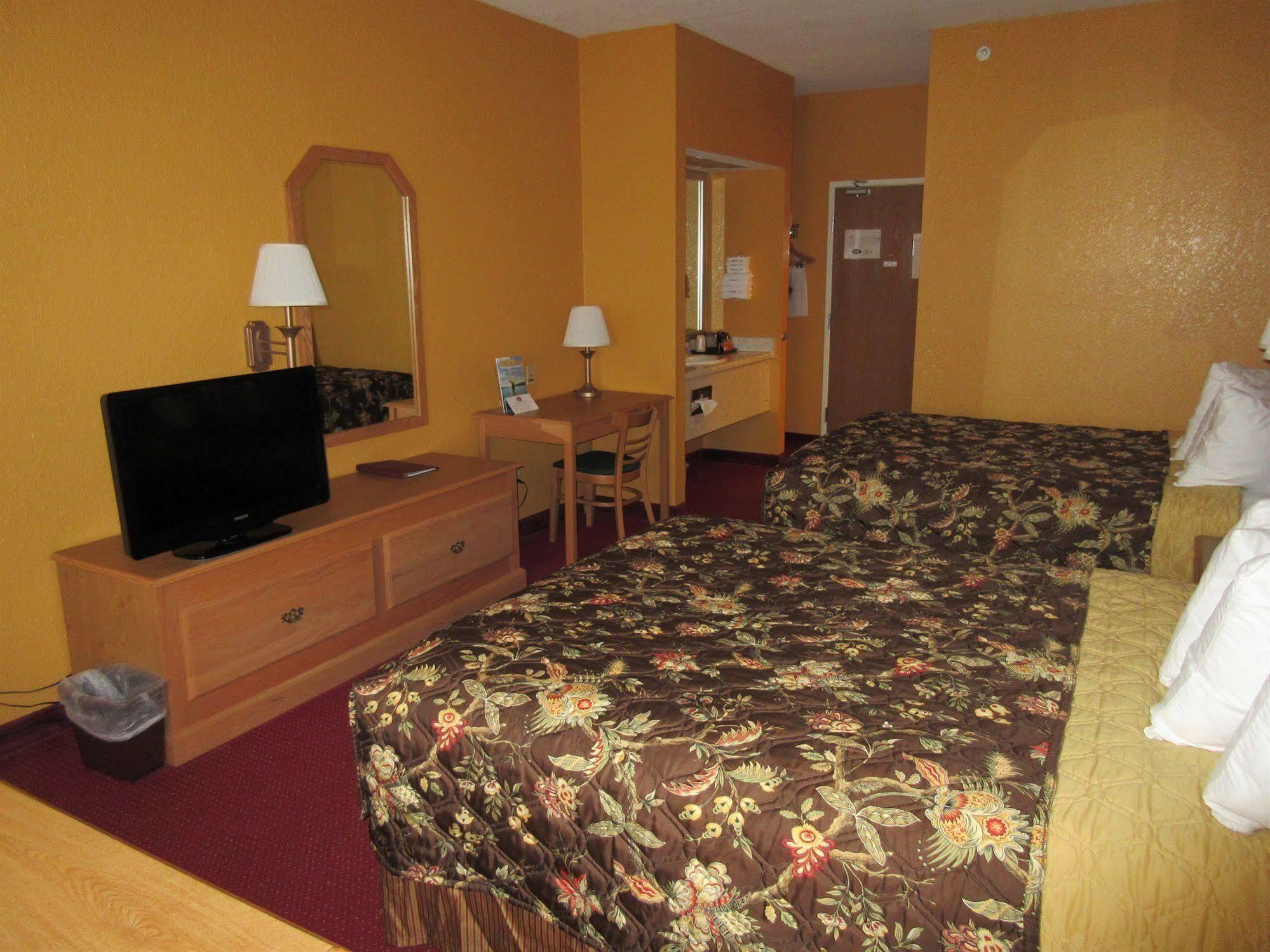 Parkfield Inn - Clinton Екстер'єр фото