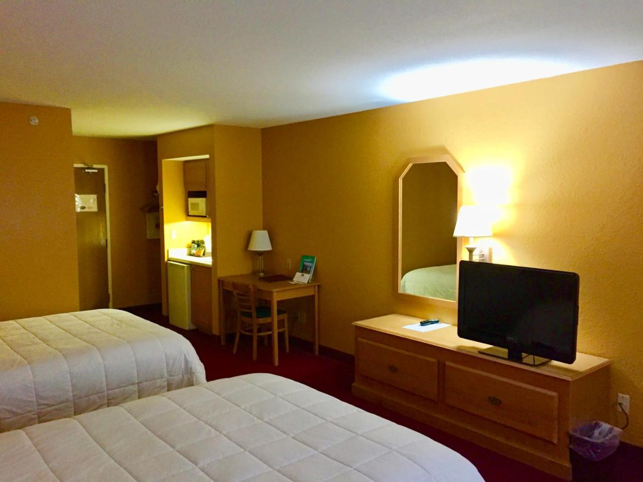 Parkfield Inn - Clinton Екстер'єр фото
