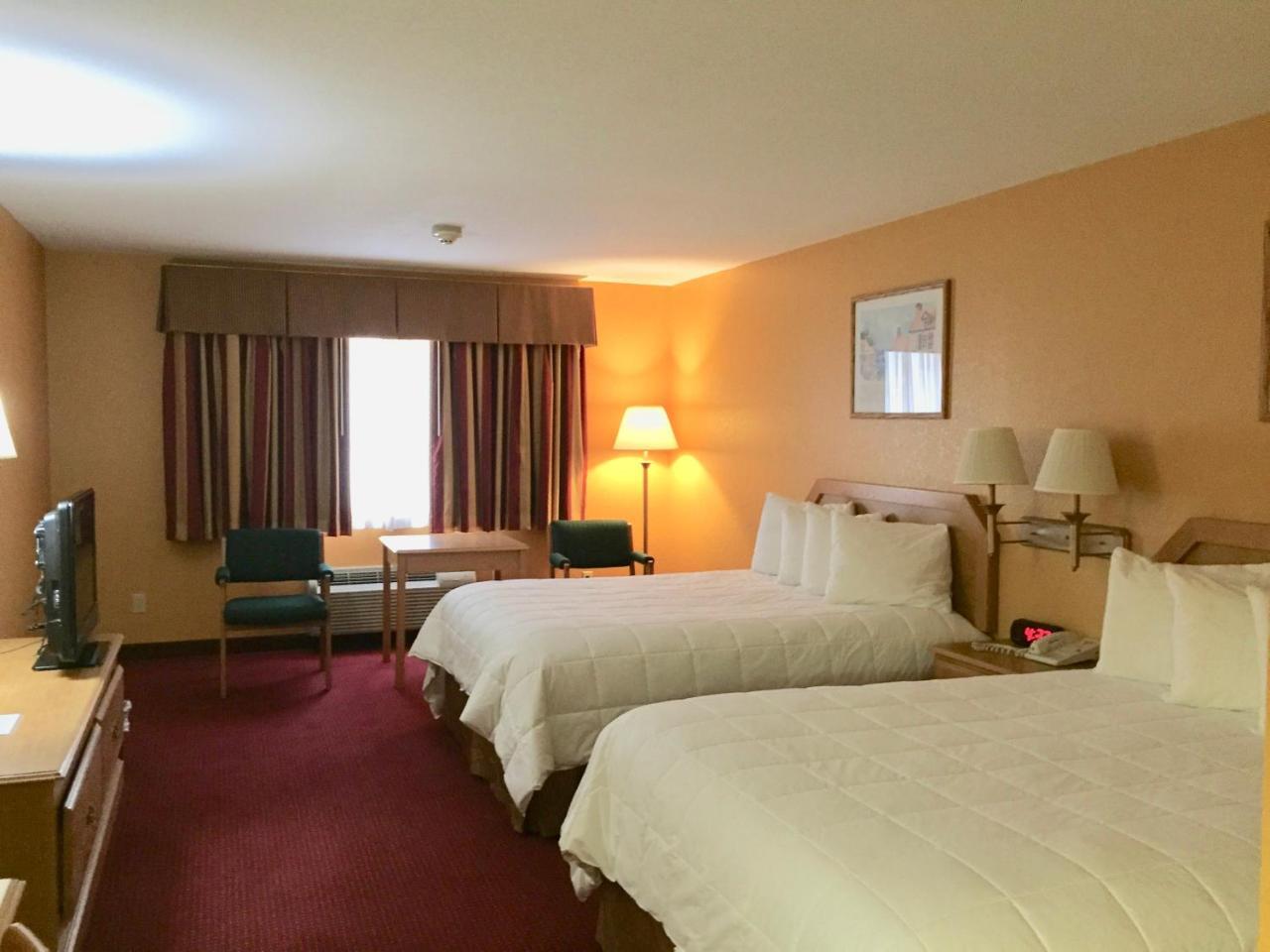 Parkfield Inn - Clinton Екстер'єр фото
