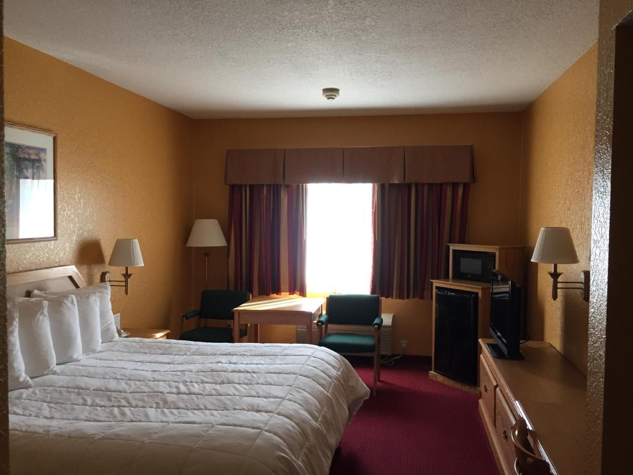 Parkfield Inn - Clinton Екстер'єр фото